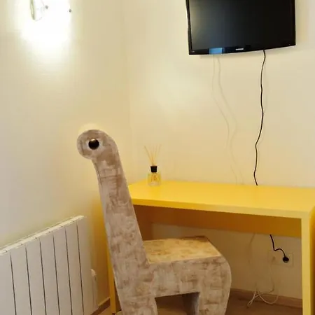Le Relais Du Chatel Guest house